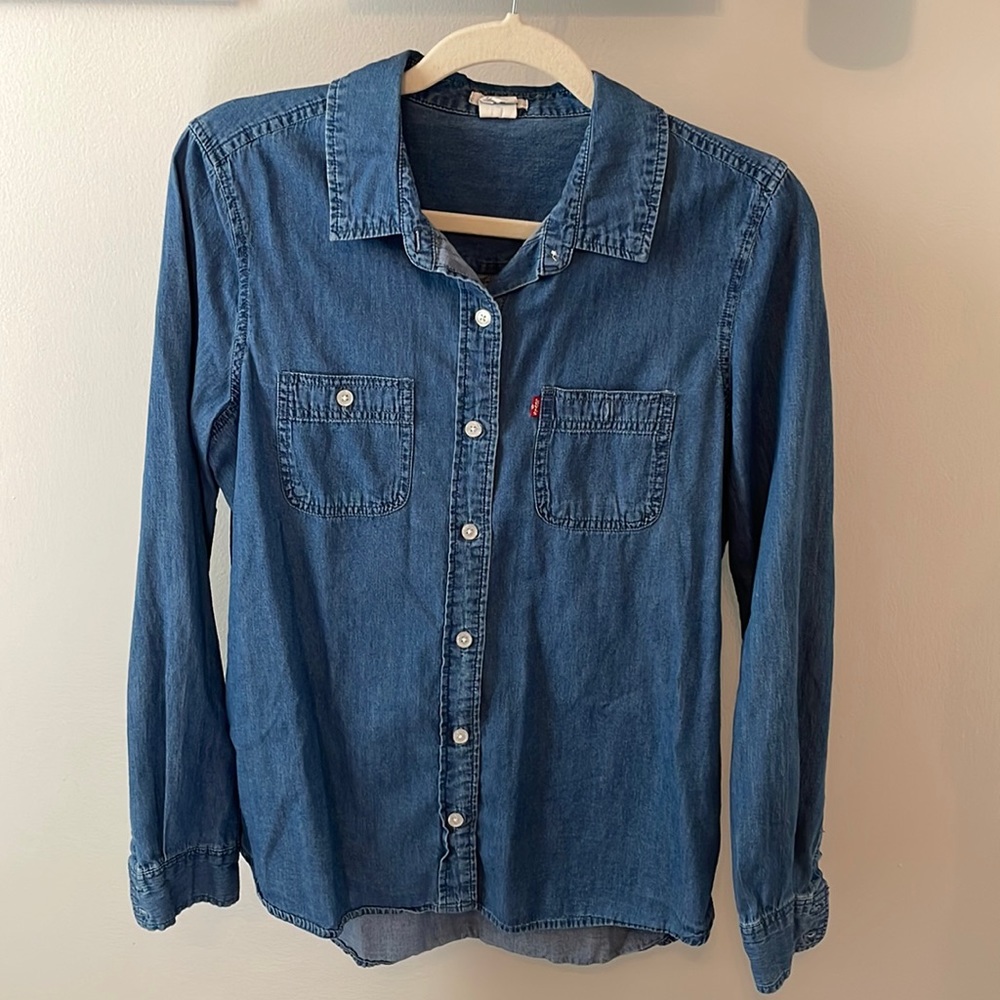 Levi’s chambray button down - M